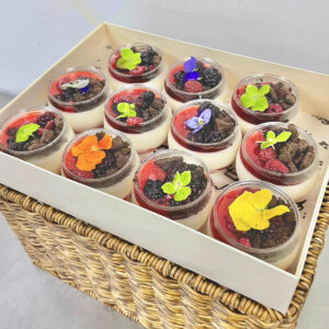 Canapes_水晶球草莓意大利奶凍 (每10件+$50)_Crystal Ball Mixed Berries Panna Cotta (Every 10 pcs+$50)-2