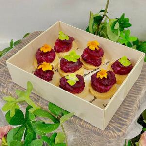 Canapes_玫瑰紅菜頭蜜糖漬三文魚多士_Honey and Beetroot Cured Salmon Toast