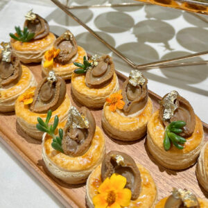 Canapes_金箔鮑魚酥皮盒 (每10件+$100)_Abalone Puff (Every 10 pcs+$100)