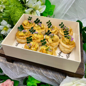 Canapes_金蟲草忌廉雞皇酥皮盒_Cordyceps Flower Chicken Puff