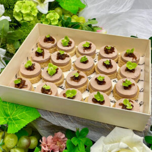 Canapes_鵝肝醬 焦糖洋蔥多士 (每10件+$100)_Pate de Foie Gras on Toast (Every 10 pcs+$100)